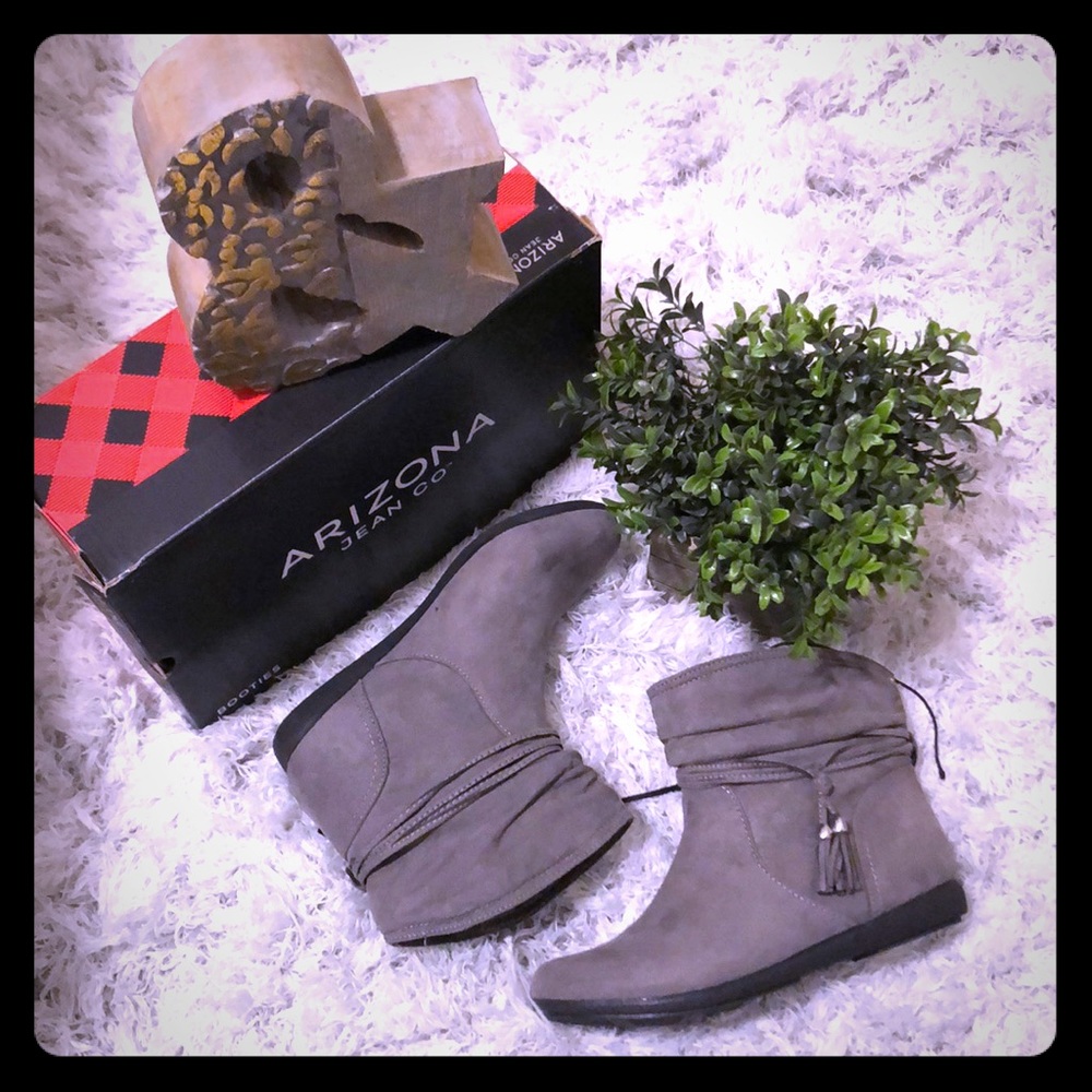 ⭐️SALE⭐️Memory Foam Booties❄️